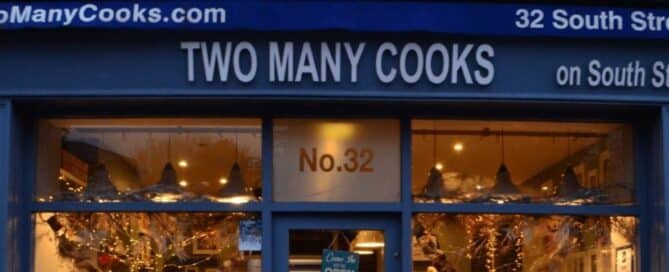 Two Many Cooks